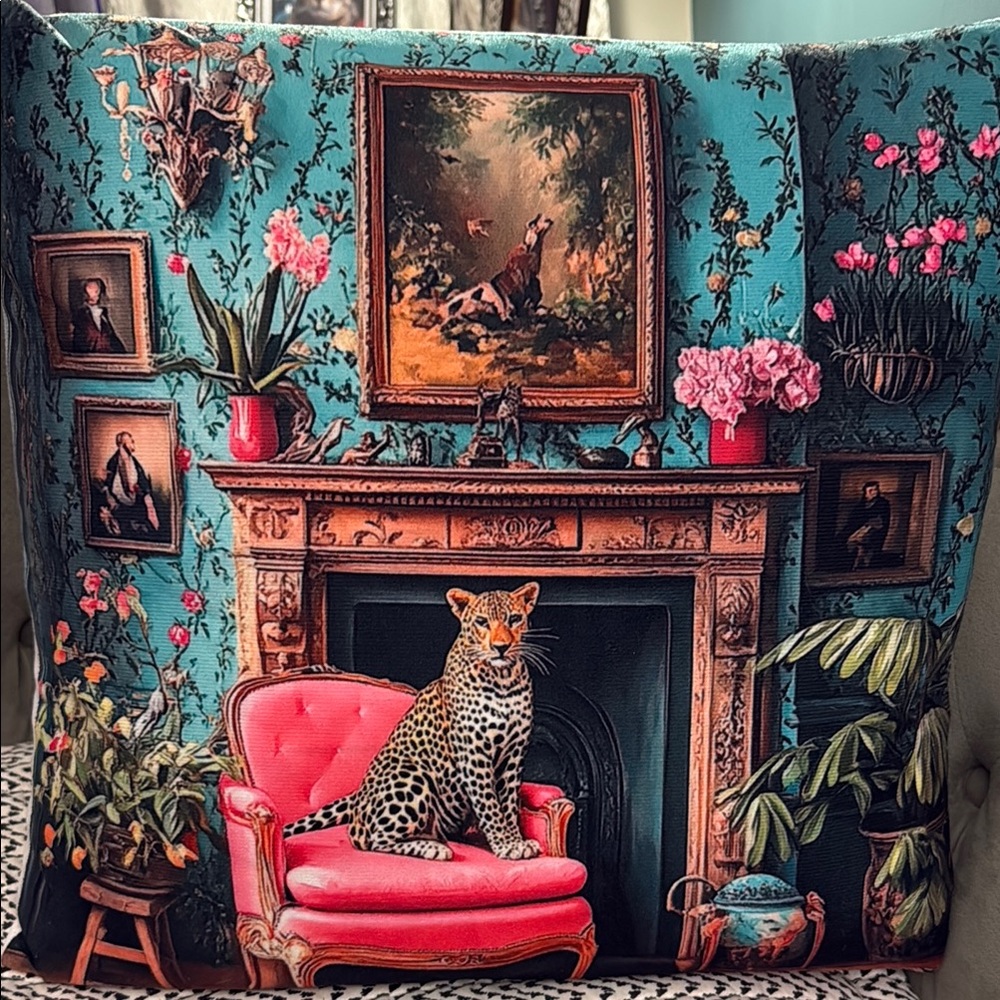 Elegant Home Wall Decor zippered Pillow cover with Leopard Design